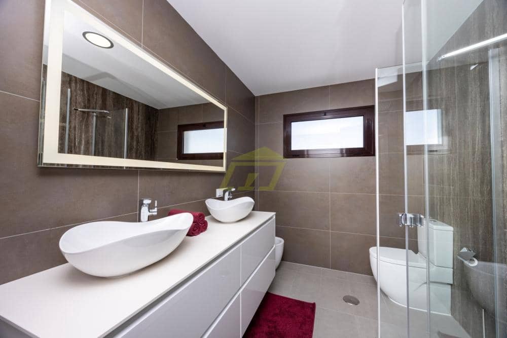 3 makuuhuone Huvila myytävänä paikassa Costa Teguise mukana uima-altaan 
autotalli - 950 000 € (Ref: 9770245)