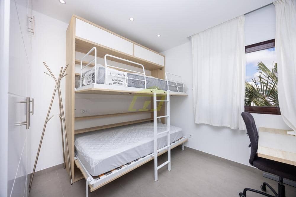 3 makuuhuone Huvila myytävänä paikassa Costa Teguise mukana uima-altaan 
autotalli - 950 000 € (Ref: 9770245)