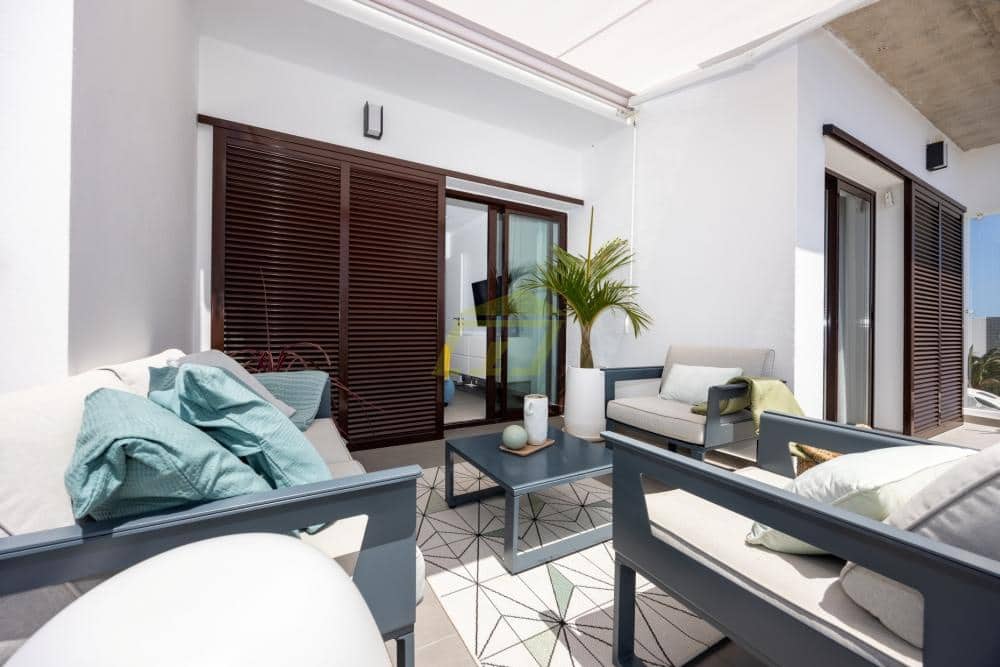 3 makuuhuone Huvila myytävänä paikassa Costa Teguise mukana uima-altaan 
autotalli - 950 000 € (Ref: 9770245)