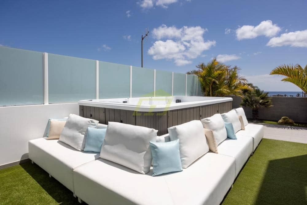 3 makuuhuone Huvila myytävänä paikassa Costa Teguise mukana uima-altaan 
autotalli - 950 000 € (Ref: 9770245)