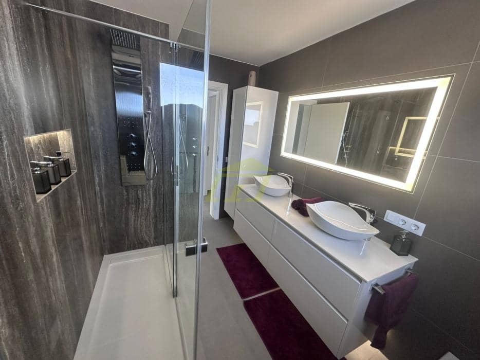 3 makuuhuone Huvila myytävänä paikassa Costa Teguise mukana uima-altaan 
autotalli - 950 000 € (Ref: 9770245)