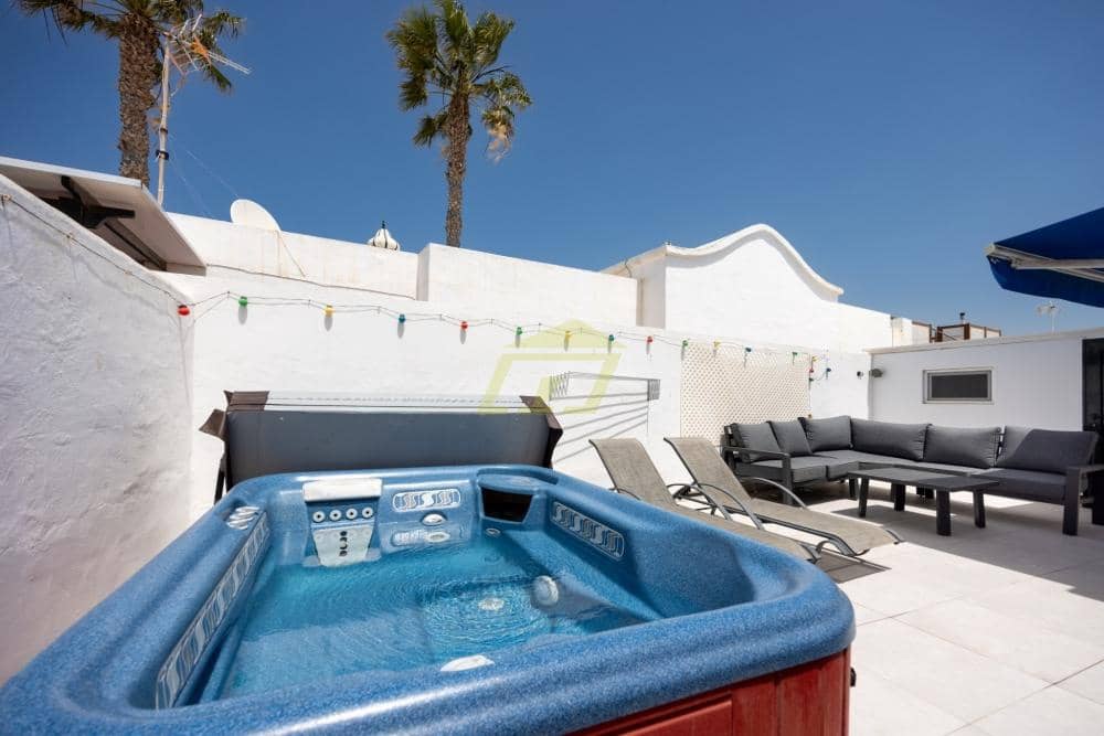 2 chambre Bungalow à vendre à Puerto del Carmen - 429 000 € (Ref: 9770246)