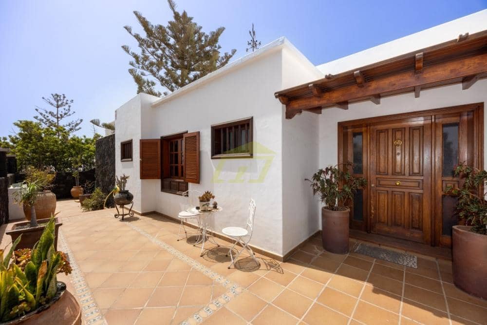 5 slaapkamer Villa te koop in Arrecife met zwembad garage - € 1.100.000 (Ref: 9772775)