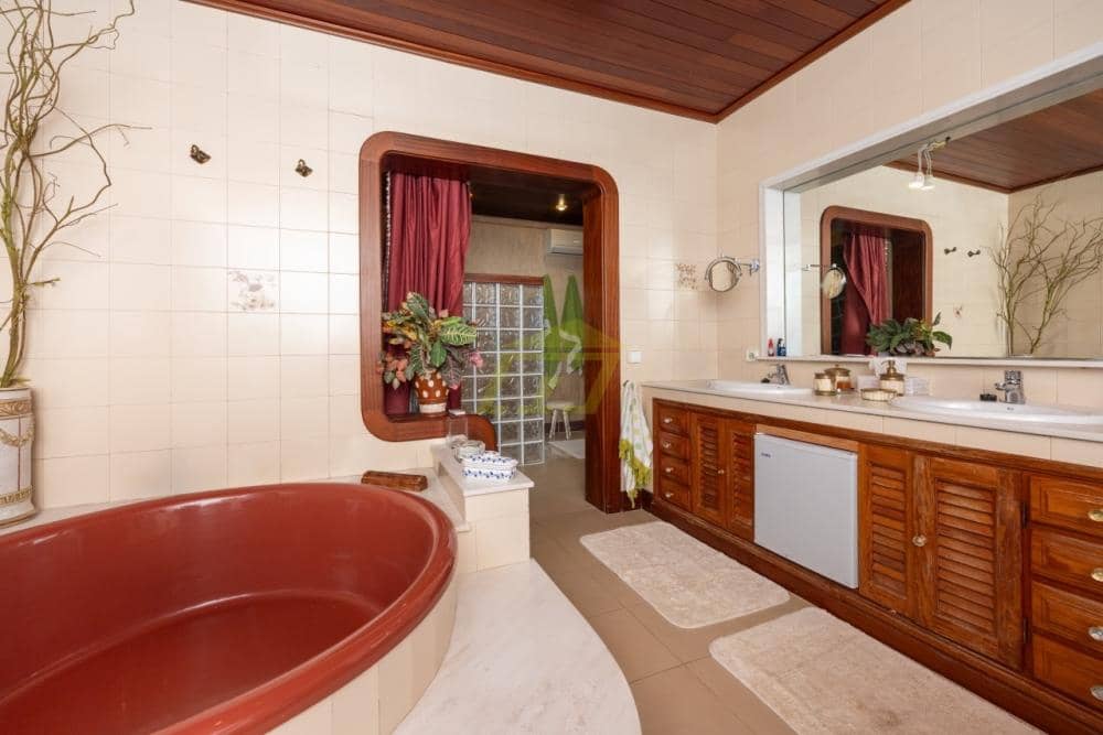 5 slaapkamer Villa te koop in Arrecife met zwembad garage - € 1.100.000 (Ref: 9772775)