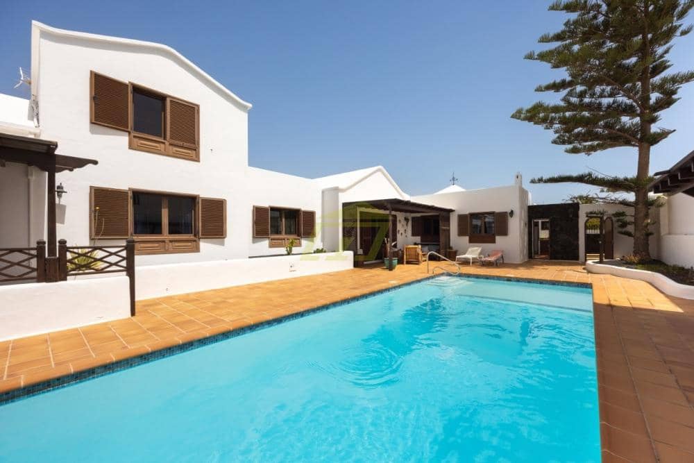 5 slaapkamer Villa te koop in Arrecife met zwembad garage - € 1.100.000 (Ref: 9772775)