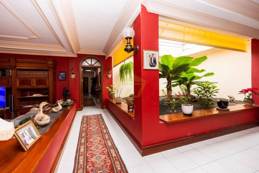 5 slaapkamer Villa te koop in Arrecife met zwembad garage - € 1.100.000 (Ref: 9772775)