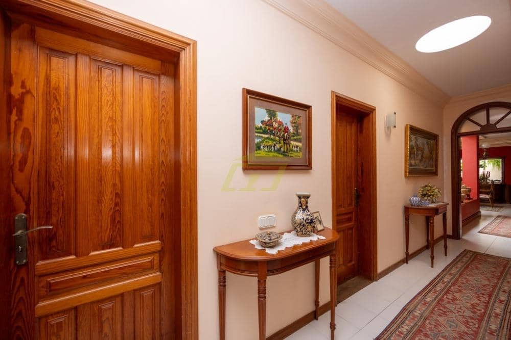 5 slaapkamer Villa te koop in Arrecife met zwembad garage - € 1.100.000 (Ref: 9772775)