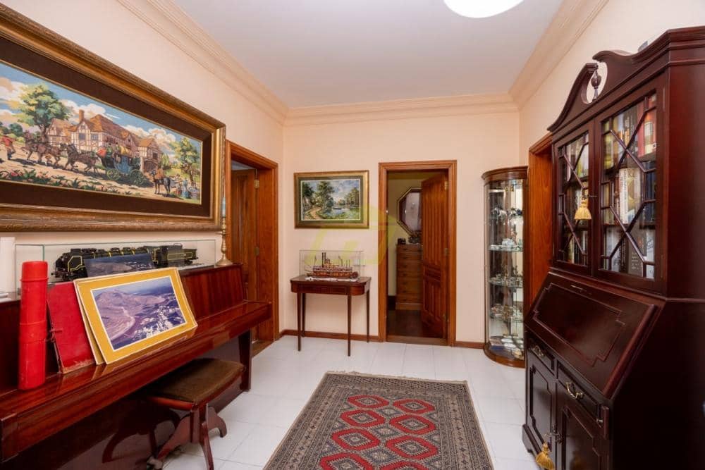 5 slaapkamer Villa te koop in Arrecife met zwembad garage - € 1.100.000 (Ref: 9772775)