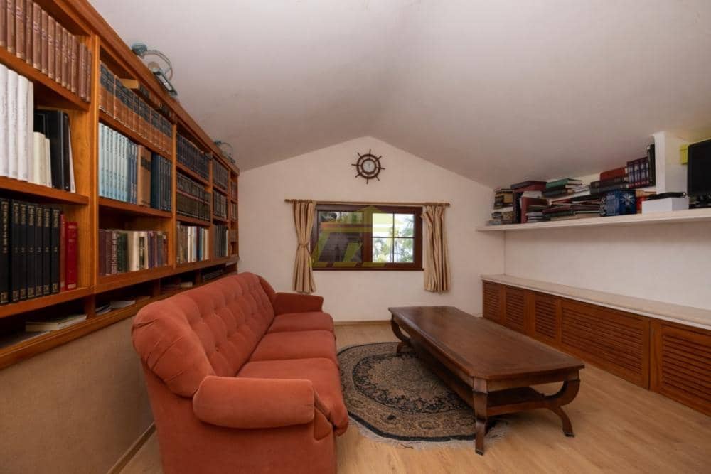 5 slaapkamer Villa te koop in Arrecife met zwembad garage - € 1.100.000 (Ref: 9772775)