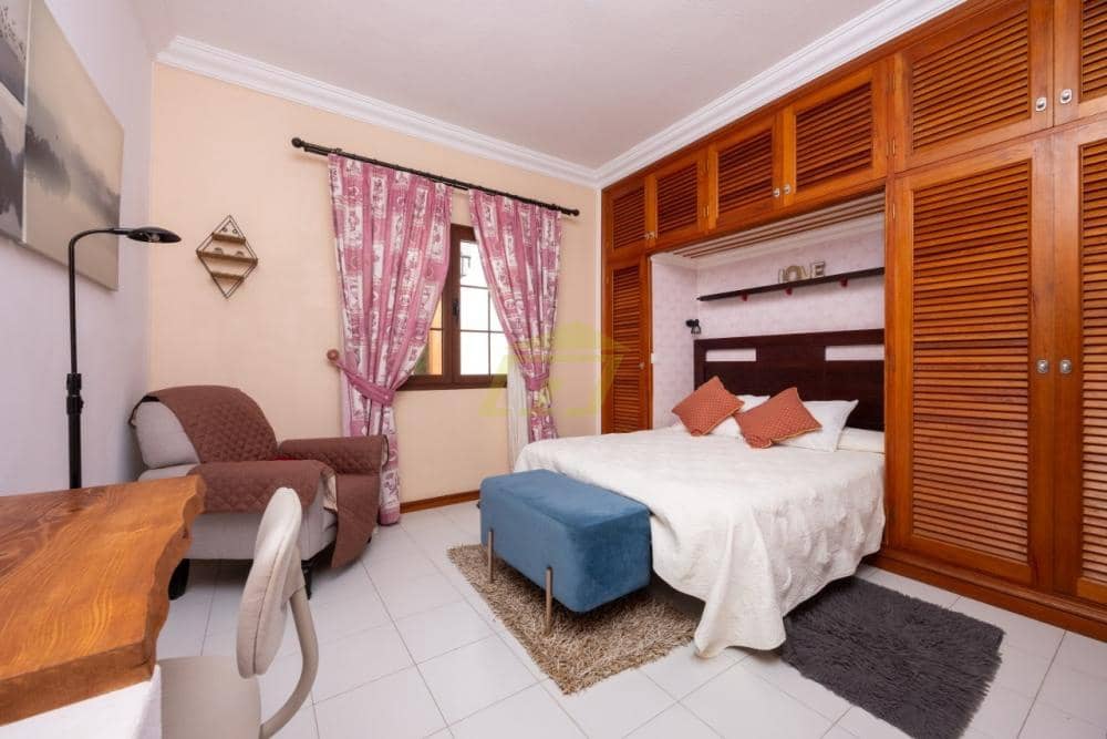 5 slaapkamer Villa te koop in Arrecife met zwembad garage - € 1.100.000 (Ref: 9772775)