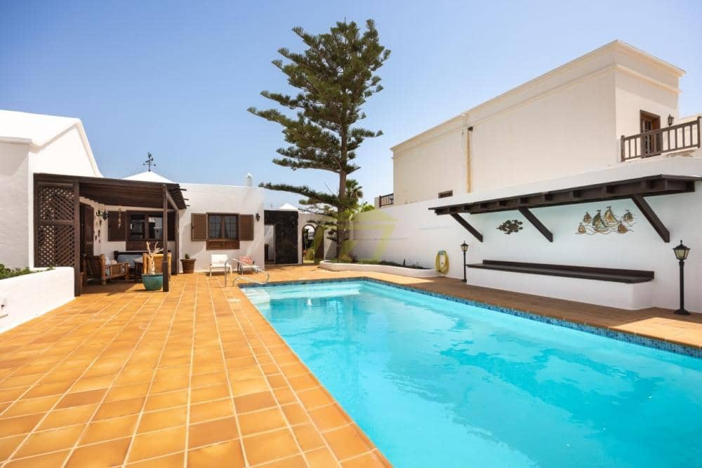 5 slaapkamer Villa te koop in Arrecife met zwembad garage - € 1.100.000 (Ref: 9772775)
