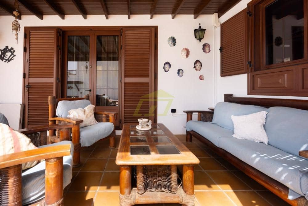 5 slaapkamer Villa te koop in Arrecife met zwembad garage - € 1.100.000 (Ref: 9772775)