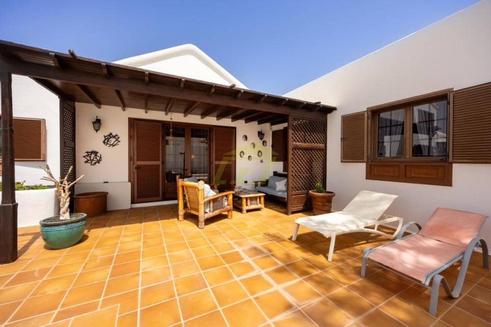 5 slaapkamer Villa te koop in Arrecife met zwembad garage - € 1.100.000 (Ref: 9772775)