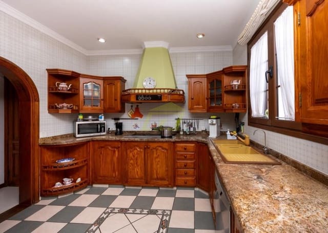 5 soverom Villa til salgs i Arrecife med svømmebasseng garasje - € 1 100 000 (Ref: 9772775)