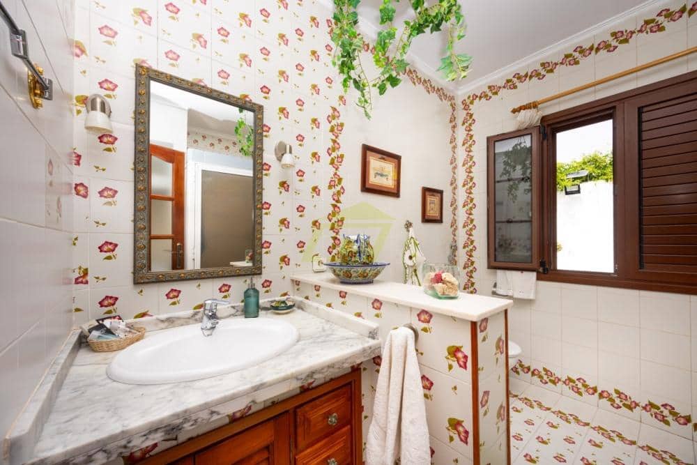 5 slaapkamer Villa te koop in Arrecife met zwembad garage - € 1.100.000 (Ref: 9772775)