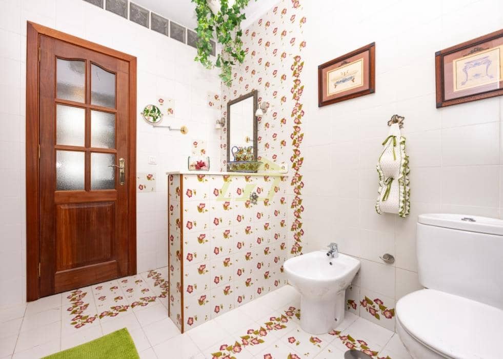 5 slaapkamer Villa te koop in Arrecife met zwembad garage - € 1.100.000 (Ref: 9772775)