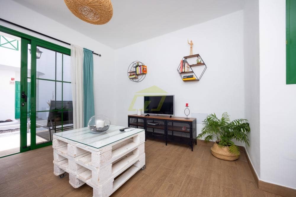 1 bedroom Apartment for sale in Puerto del Carmen with pool - € 239,000 (Ref: 9772776)