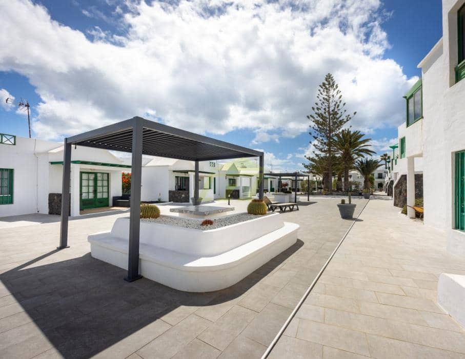 1 bedroom Apartment for sale in Puerto del Carmen with pool - € 239,000 (Ref: 9772776)