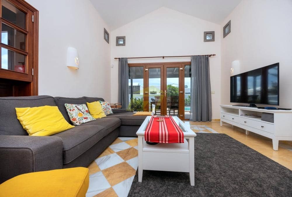 2 sypialnia Willa na sprzedaż w Playa Blanca z basenem garażem - 498 000 € (Ref: 9777606)