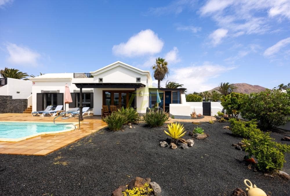 2 sypialnia Willa na sprzedaż w Playa Blanca z basenem garażem - 498 000 € (Ref: 9777606)