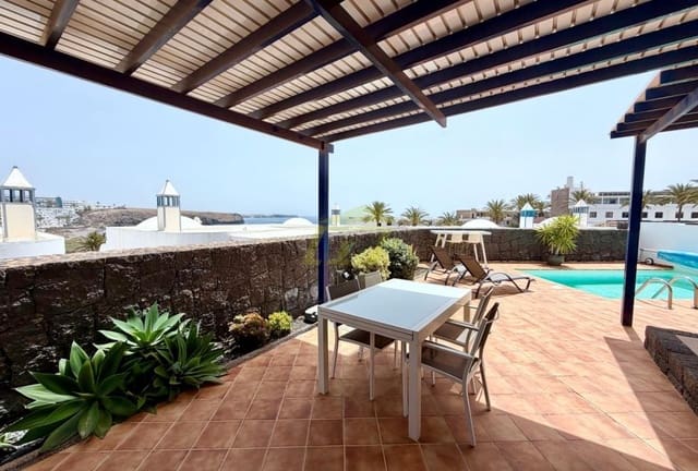 4 sovrum Villa till salu i Playa Blanca, Yaiza med pool - 590 000 € (Ref: 9782942)