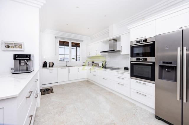 5 soverom Villa til salgs i Puerto Calero, Yaiza med svømmebasseng - € 1 750 000 (Ref: 9782945)