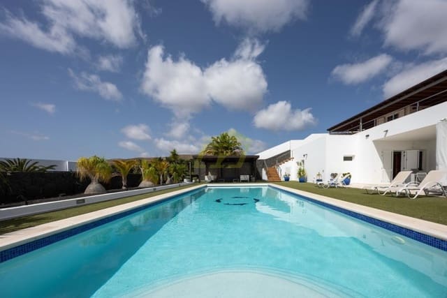 5 soverom Villa til salgs i Puerto Calero, Yaiza med svømmebasseng - € 1 750 000 (Ref: 9782945)