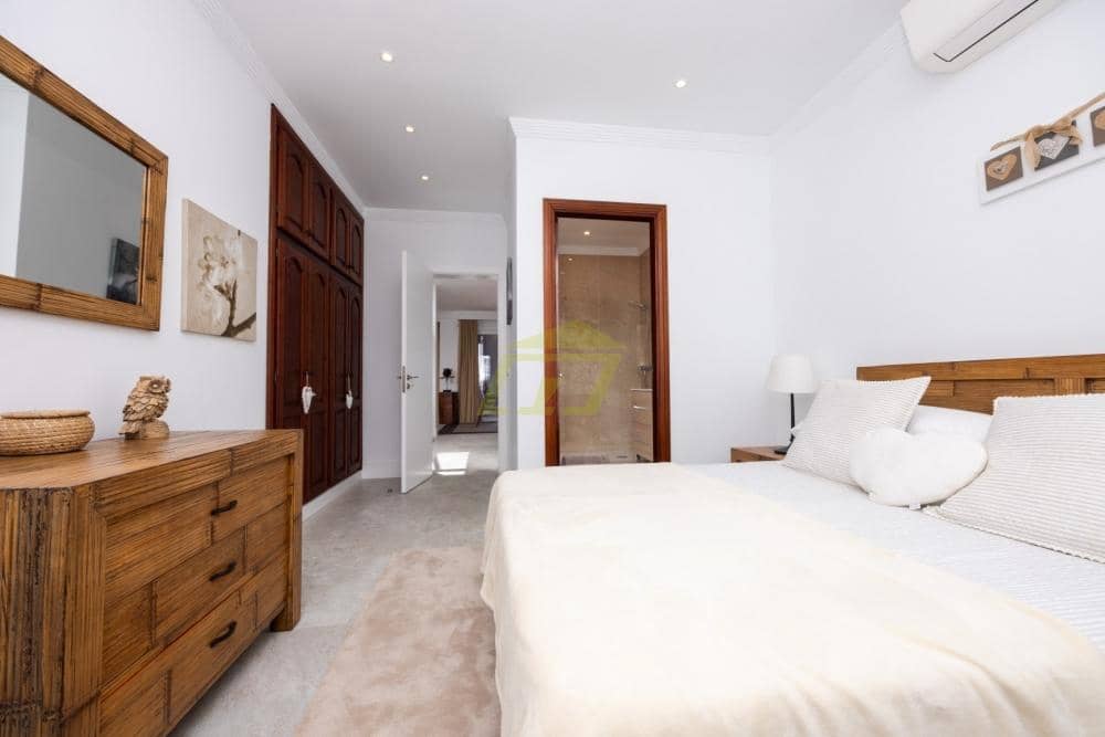 5 soverom Villa til salgs i Puerto Calero med svømmebasseng - € 1 750 000 (Ref: 9782945)