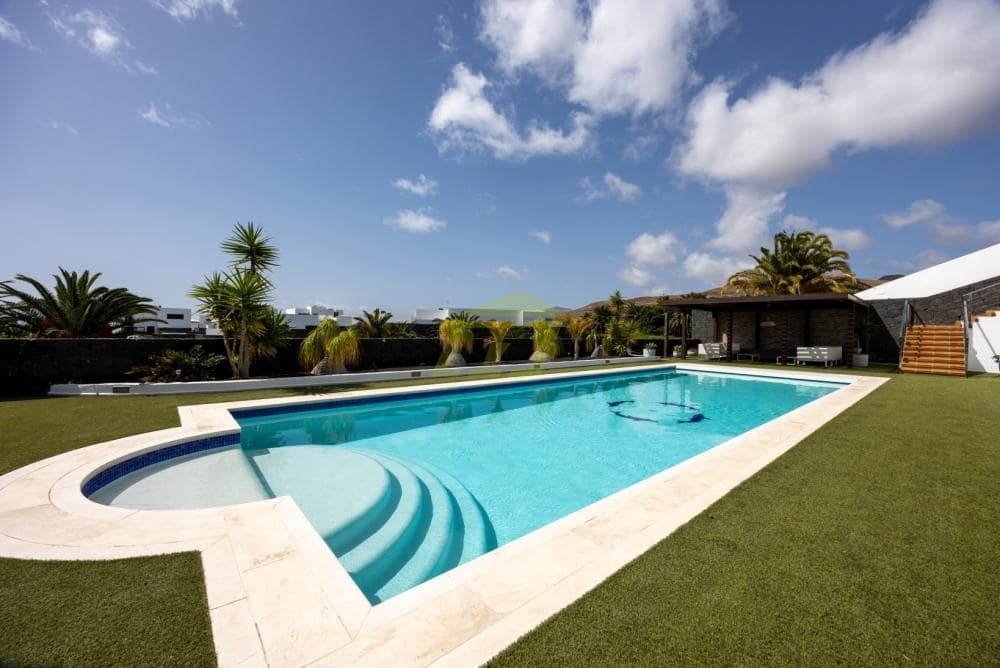 5 soverom Villa til salgs i Puerto Calero med svømmebasseng - € 1 750 000 (Ref: 9782945)