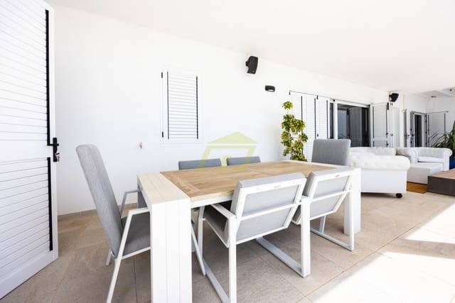 5 soverom Villa til salgs i Puerto Calero, Yaiza med svømmebasseng - € 1 750 000 (Ref: 9782945)