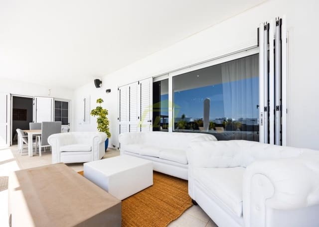 5 soverom Villa til salgs i Puerto Calero, Yaiza med svømmebasseng - € 1 750 000 (Ref: 9782945)