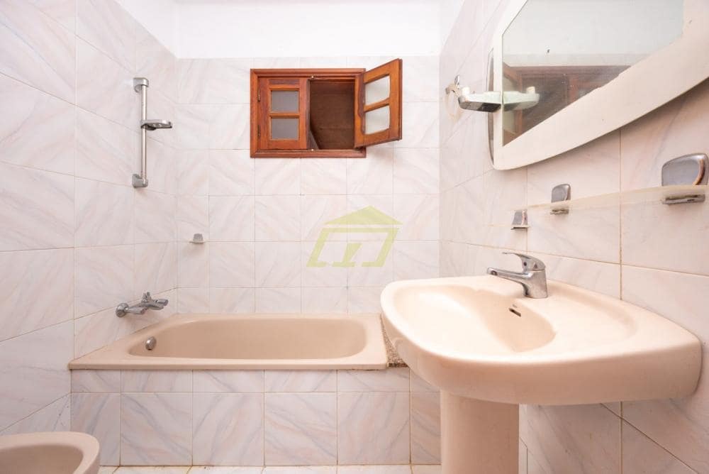 4 slaapkamer Villa te koop in Guime met zwembad garage - € 545.000 (Ref: 9782946)