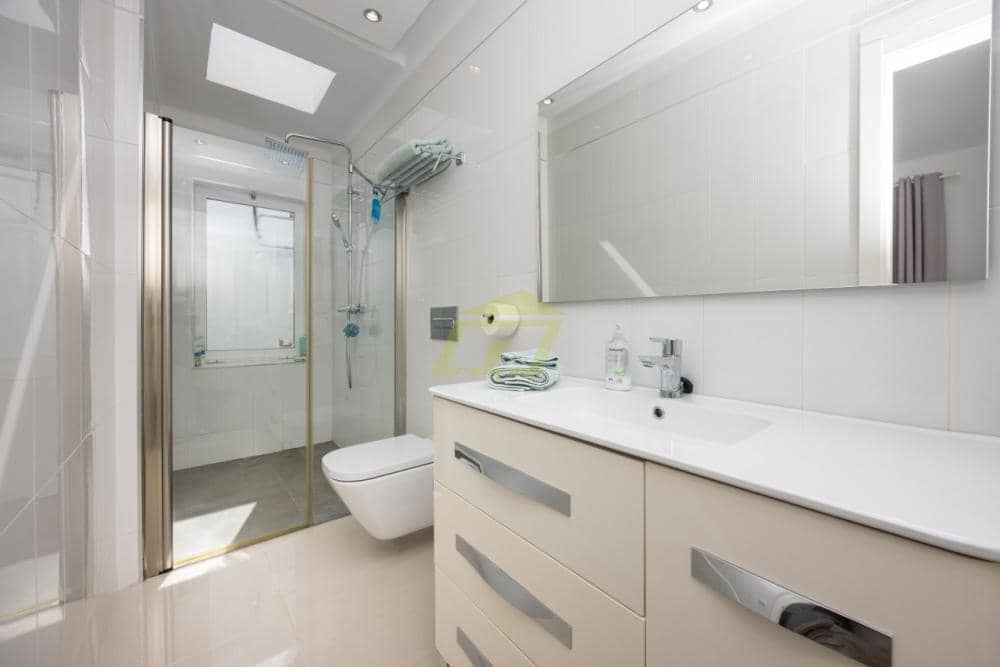 2 bedroom Apartment for sale in Puerto del Carmen - € 495,000 (Ref: 9788118)