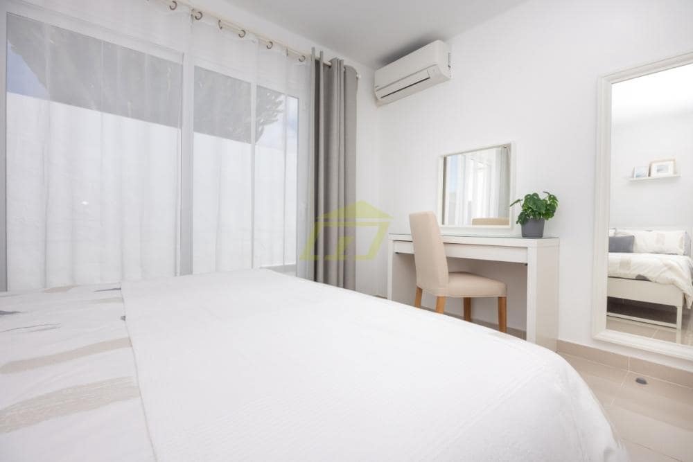 2 bedroom Apartment for sale in Puerto del Carmen - € 495,000 (Ref: 9788118)