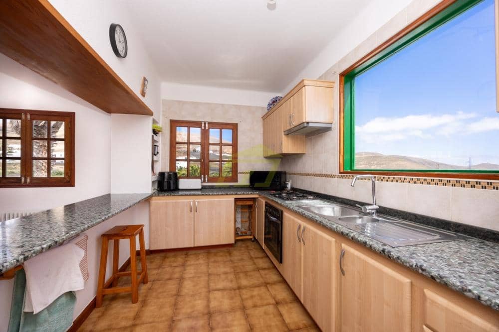 4 makuuhuone Huvila myytävänä paikassa Femes mukana 
autotalli - 765 000 € (Ref: 9790112)