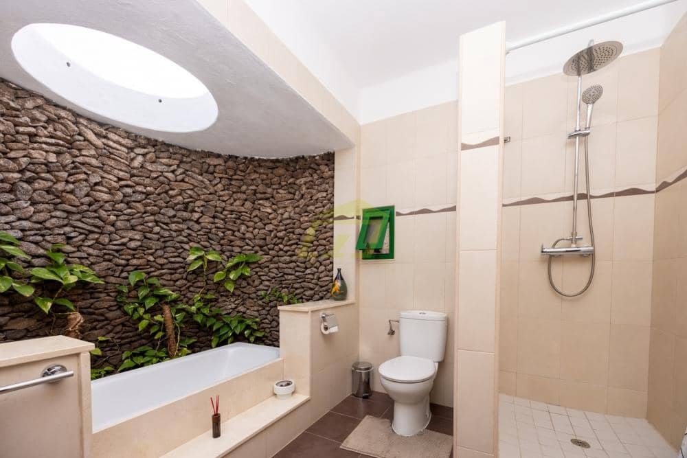 4 makuuhuone Huvila myytävänä paikassa Femes mukana 
autotalli - 765 000 € (Ref: 9790112)