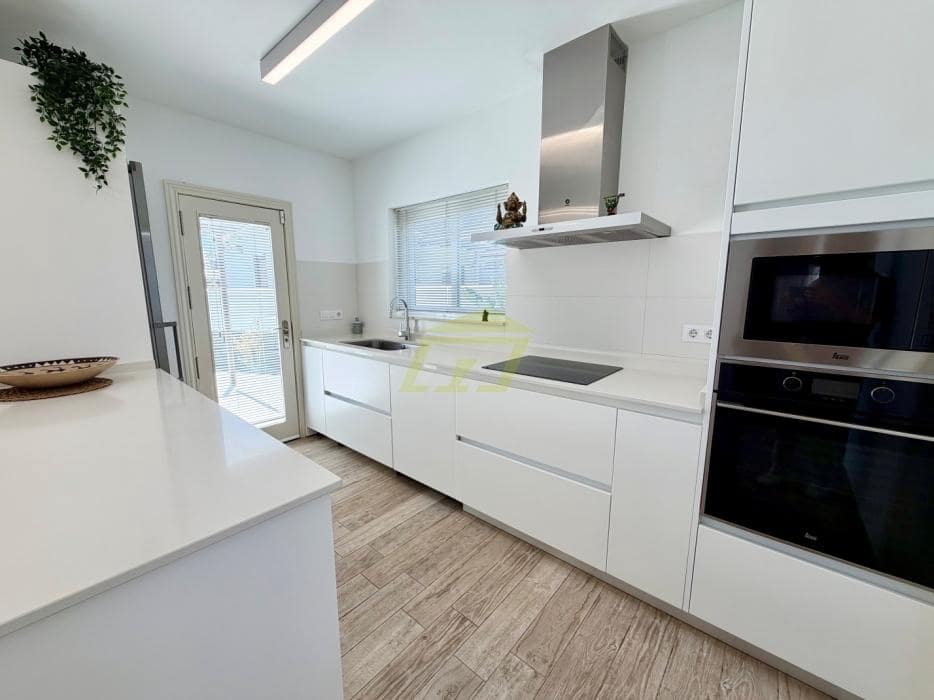 3 chambre Villa/Maison à vendre à Playa Blanca avec piscine - 465 000 € (Ref: 9793966)