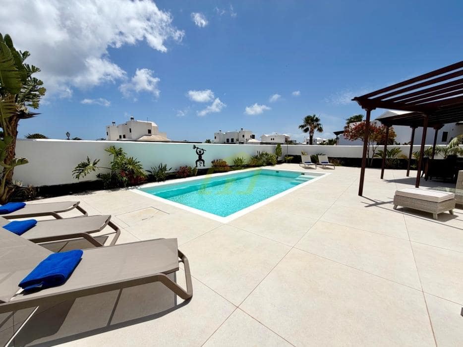 3 chambre Villa/Maison à vendre à Playa Blanca avec piscine - 465 000 € (Ref: 9793966)