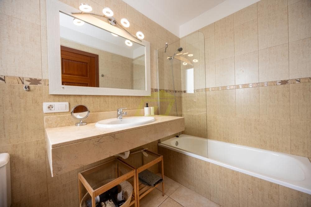 3 sypialnia Willa na sprzedaż w Playa Blanca z basenem - 445 000 € (Ref: 9793967)