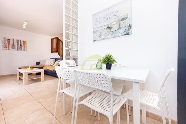 3 sypialnia Willa na sprzedaż w Playa Blanca, Yaiza z basenem - 445 000 € (Ref: 9793967)