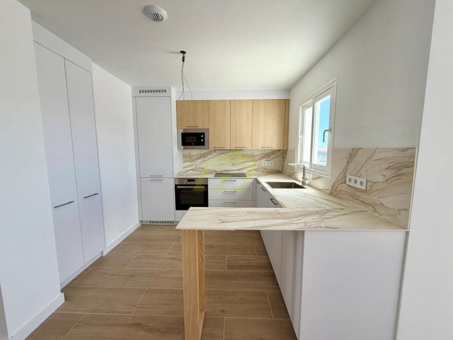 2 bedroom Villa for sale in Playa Blanca with pool - € 440,000 (Ref: 9798587)