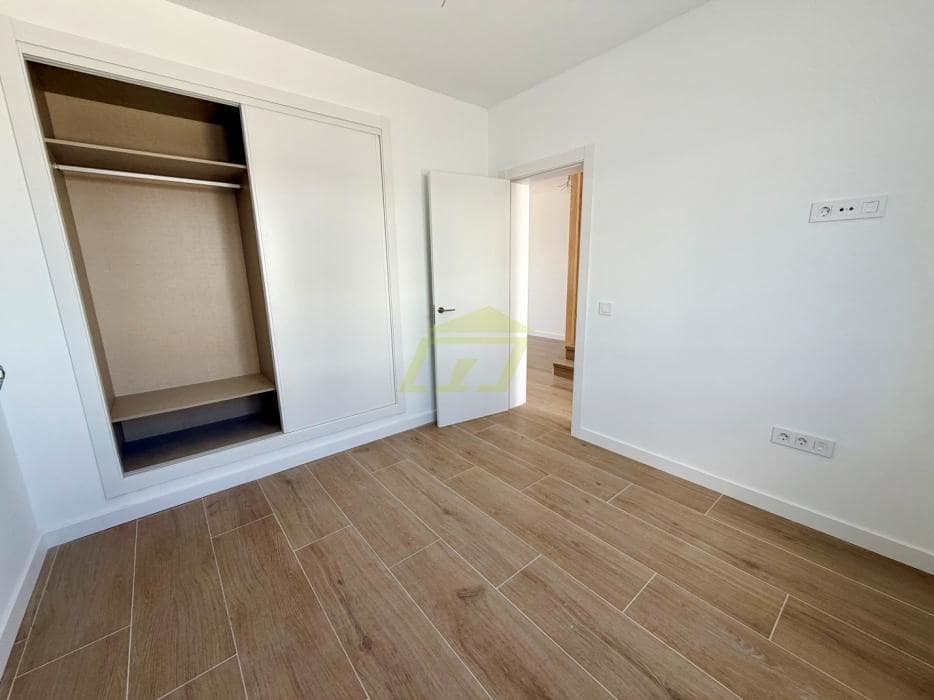 2 bedroom Villa for sale in Playa Blanca with pool - € 440,000 (Ref: 9798587)