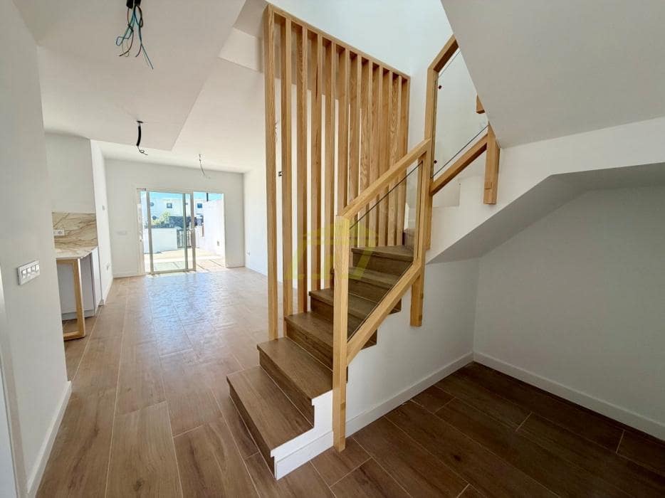 2 bedroom Villa for sale in Playa Blanca with pool - € 440,000 (Ref: 9798587)