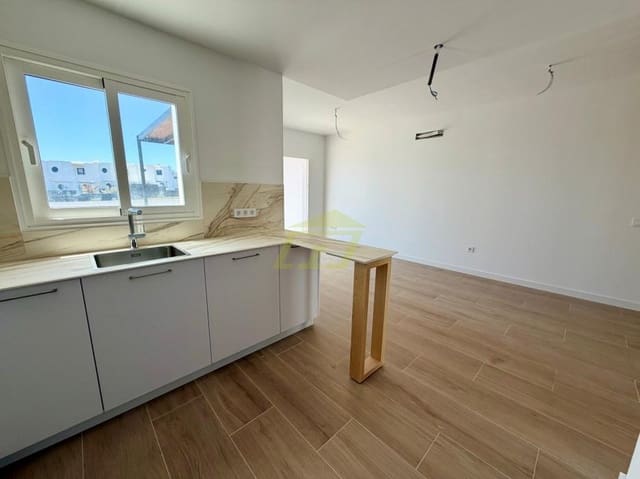 2 bedroom Villa for sale in Playa Blanca, Yaiza with pool - € 440,000 (Ref: 9798587)