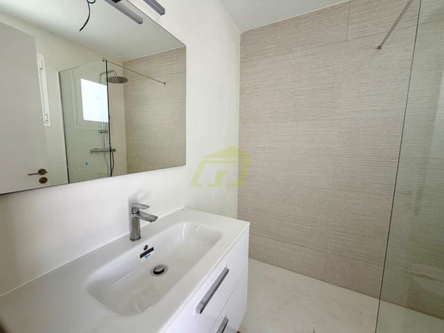 2 bedroom Villa for sale in Playa Blanca, Yaiza with pool - € 440,000 (Ref: 9798587)