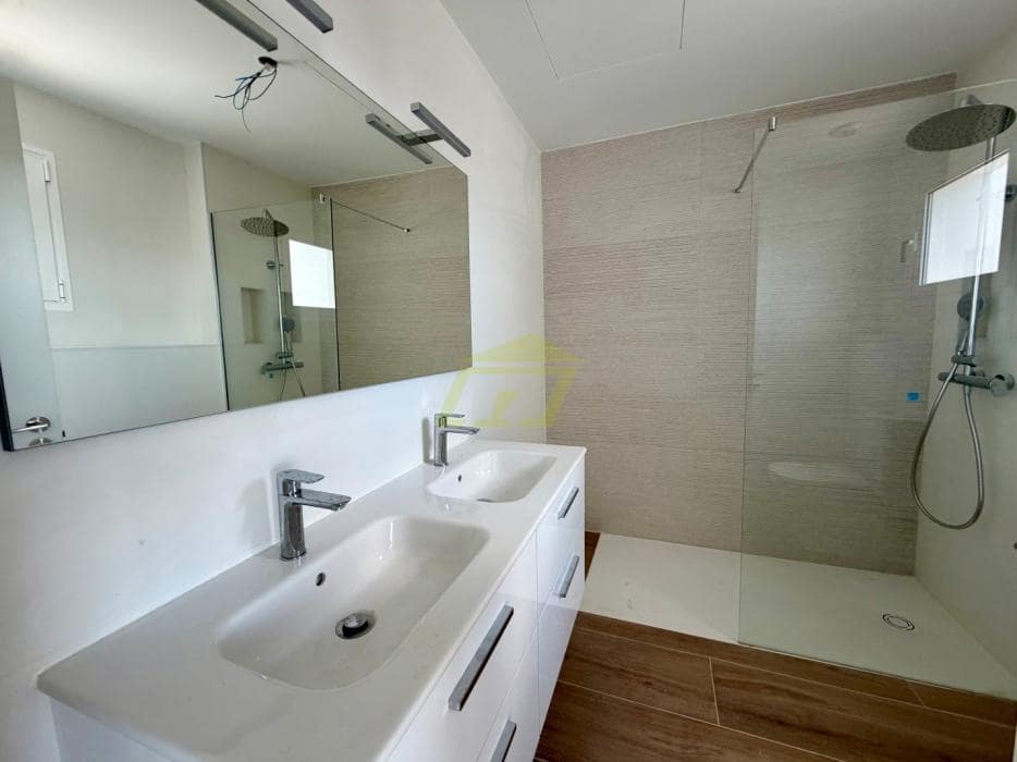 2 bedroom Villa for sale in Playa Blanca with pool - € 440,000 (Ref: 9798587)