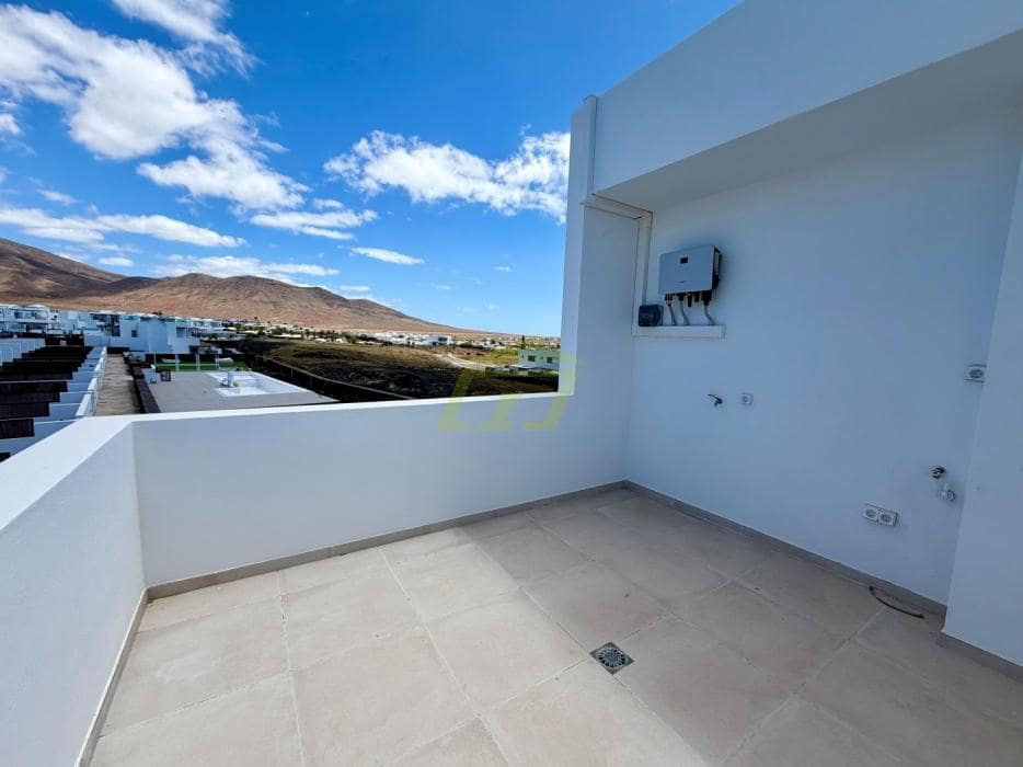 2 bedroom Villa for sale in Playa Blanca with pool - € 440,000 (Ref: 9798587)