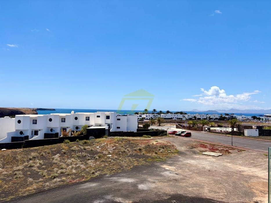 2 bedroom Villa for sale in Playa Blanca with pool - € 440,000 (Ref: 9798587)