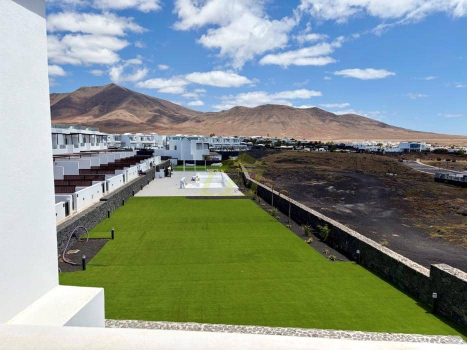 2 bedroom Villa for sale in Playa Blanca with pool - € 440,000 (Ref: 9798587)