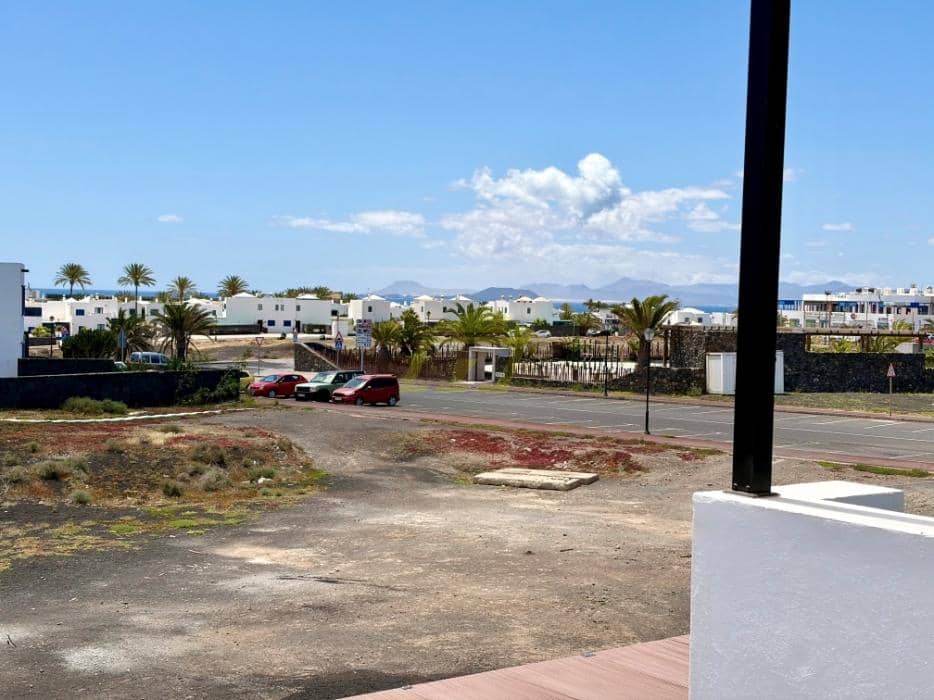 2 bedroom Villa for sale in Playa Blanca with pool - € 440,000 (Ref: 9798587)